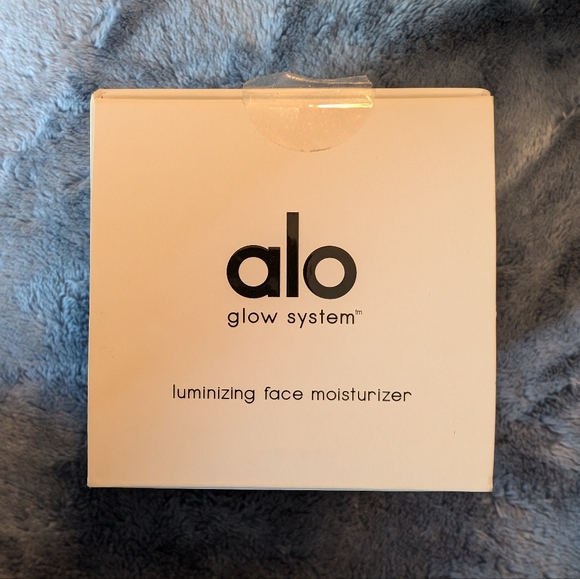 Alo glow system luminizing face moisturizer 2.0 fl.oz 60mL - Picture 5 of 8